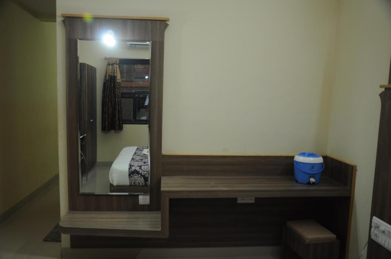 Hotel Bansi Dwārka Dış mekan fotoğraf